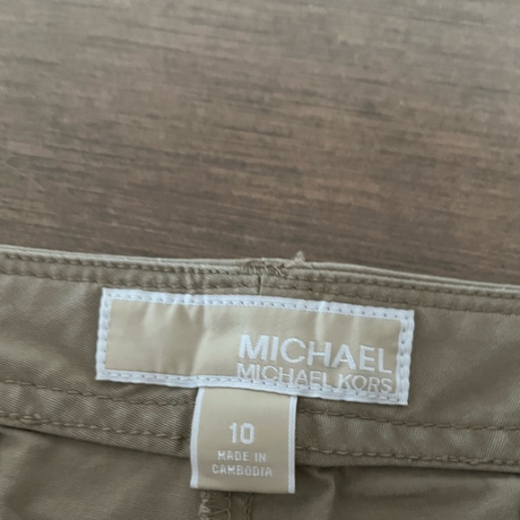 Women’s Michael Kors size 10 short - Picture 2 of 4